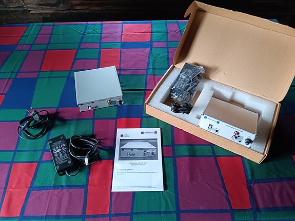 Panphonics Audio Amplifier AA-160 Basic vahvistin
ja äänisuihkukaiuttimet