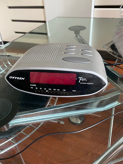 Oxygen digitaalinen herätyskello/radio