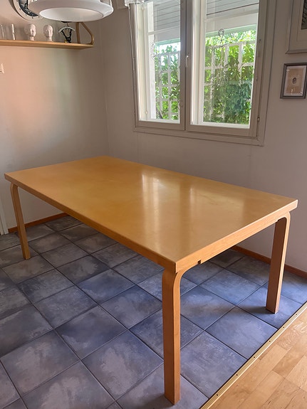 Artek 83 pöytä