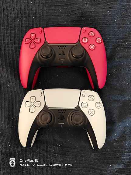 2 kpl PlayStation 5 DualSense -ohjaimia