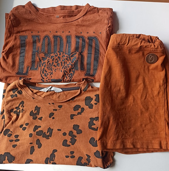 T-paidat ja shortsit 122/128