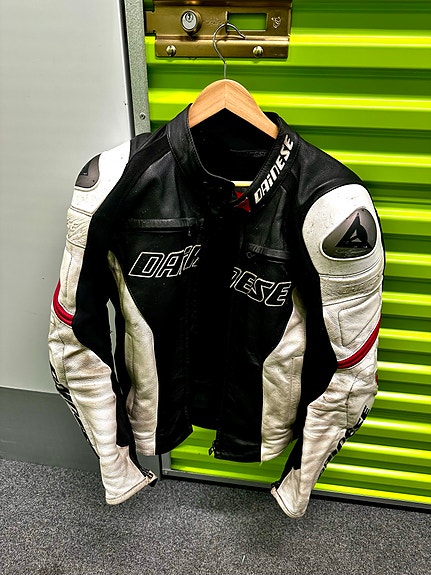 Dainese Racing Pelle nahkainen ajotakki musta/valkoinen koko 48