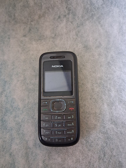 Nokia 1208 ilman akkua