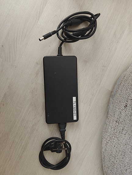 Dell kannettavan virtalähde 240W