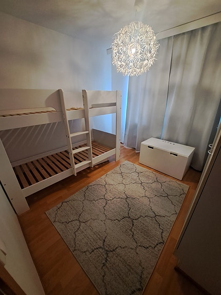 Kerros sänky lelulaatikko