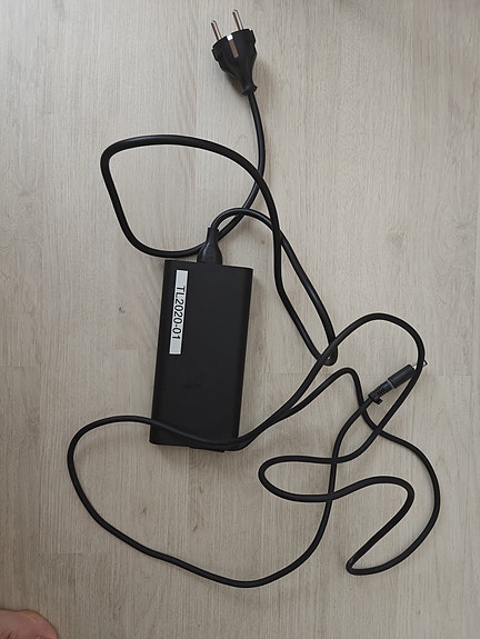 Kannettavan tietokoneen laturi Dell 180 W