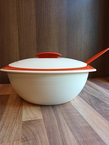 Tupperware Thermo duo kahdella kannella ja kauhalla