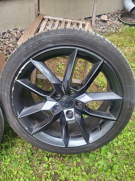 MYYDÄÄN tarpeettomana Skoda Octavia RS Mk3 (5E) R18-alumiinivanne 5E0601025