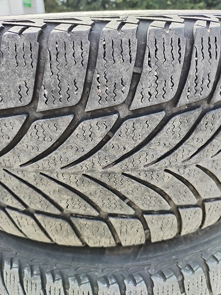 GoodYear kitkarenkaat vanteilla 4 kpl