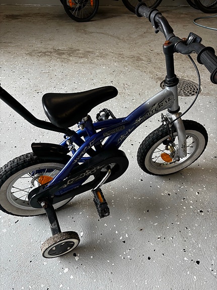 Lasten 12” polkupyörä apupyörillä ja työntötangolla