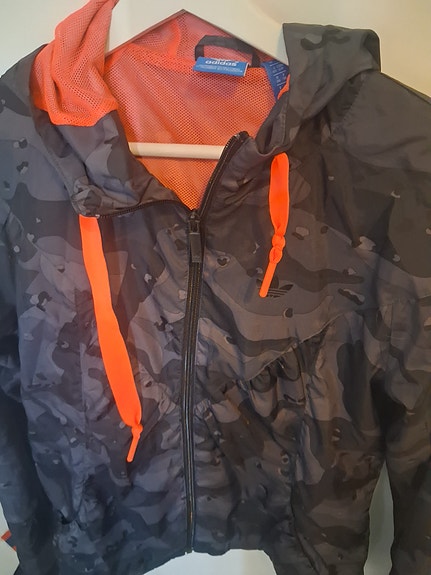 Adidas juoksutakki
