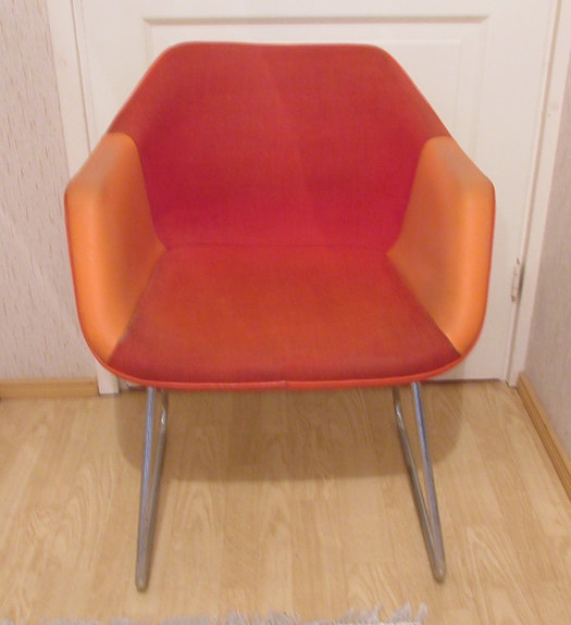 Tuolit 2kpl - Oranssit - materiaali nahka ja muovi