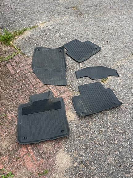 Volvon Kumiset auton lattiamatot