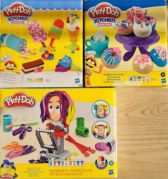Play-doh 3 laatikkoa + 1 lisäosa + 4 purkkia muovailuvahaa
