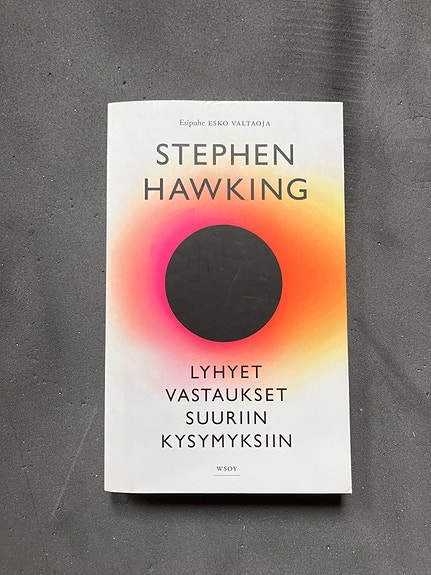 Stephen Hawking – Lyhyet vastaukset suuriin kysymyksiin