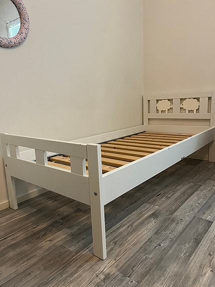 IKEA Kritter sänky valkoinen ja patja