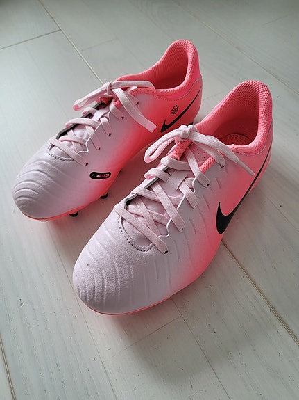 Uudet 35,5 Nike Tiempo Academy nappikset