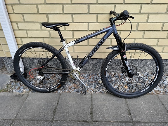Kona Fire Mountain Deluxe, koko 16"/XS