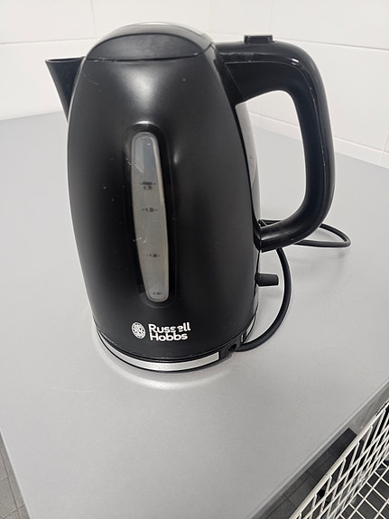 Russell Hobbs musta 1,7 l vedenkeitin