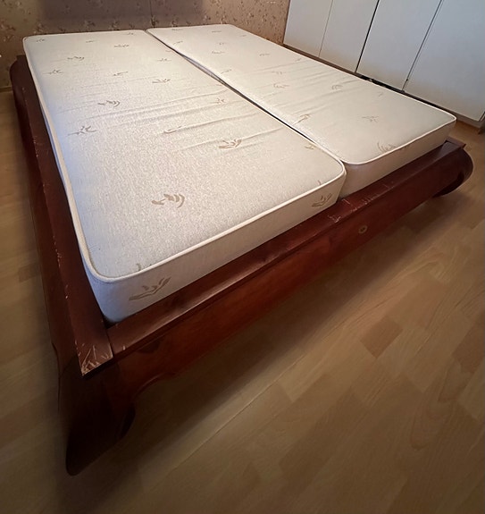Puusänky ja patjat, kuvan mukainen 160*200