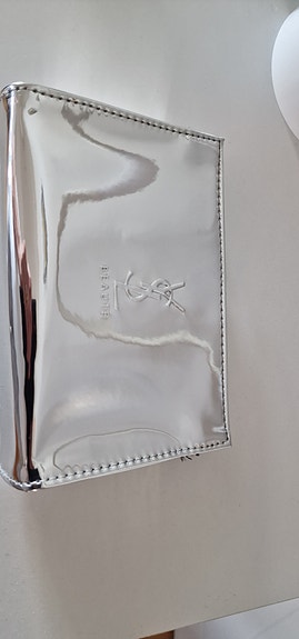 YSL hopeanvärinen kiiltävä clutch-laukku