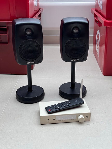 Genelec G-One -pari ja Procaster PRE02 vahvistin