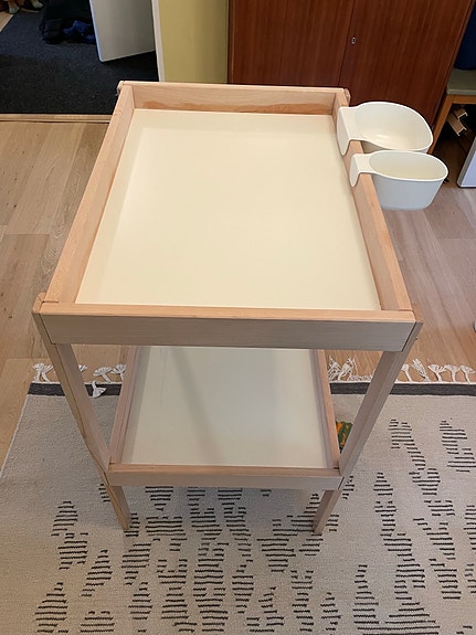IKEA hoitopöytä + hoitoalusta