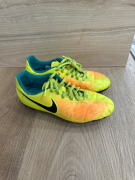Nike Magista jalkapallokengät koko 36,5