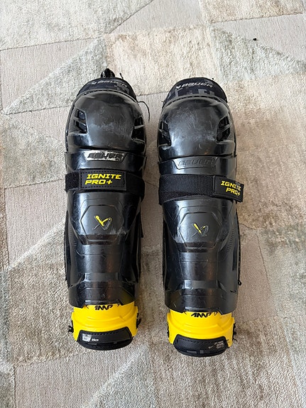 Polvisuojat Bauer Supreme Ignite Pro+ 11"