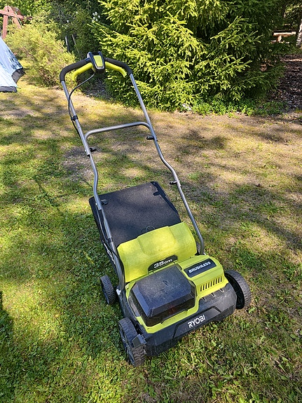 Ryobi One+ nurmikon ilmaaja