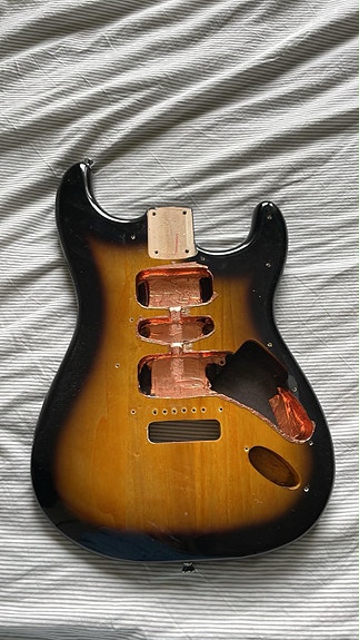 Squier runko Stratocaster, sunburst