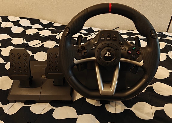Hori PS4 ja PS3 ratti ja polkimet