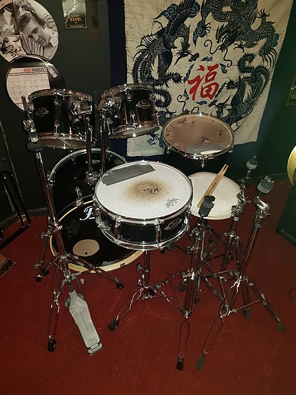 Myydään hyväkuntoinen Pearl Export EXL -rumpusetti