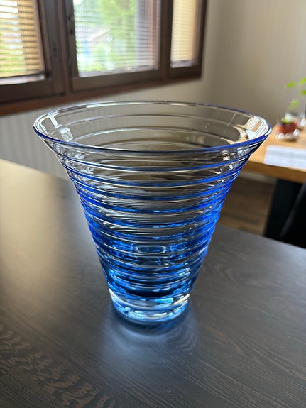 Aino Aalto Iittala sininen lasimaljakko vaasi