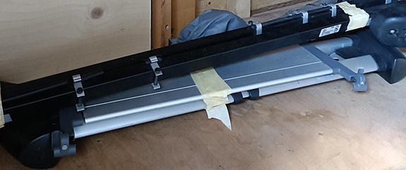 Suksiboxin kiinnikkeet ja kattotelineet. Kia CEED.