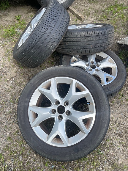 225/55r17 kesärenkaat alumiinivanteilla 5x108