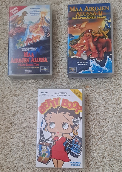 Maa aikojen alussa ja Betty Boop VHS-kasetit