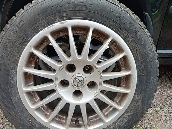 yksi kappale toyota avensis