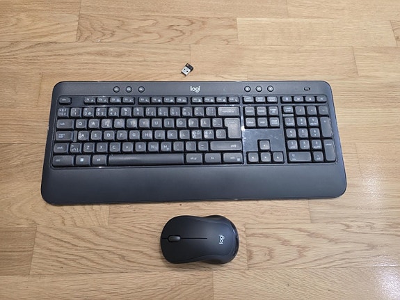 Logitech langaton näppäimistö + hiiri (K540 + M310)