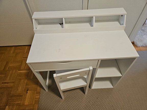 Lasten pöytä ja tuoli