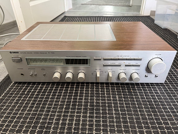 Yamaha R-700 viritinvahvistin