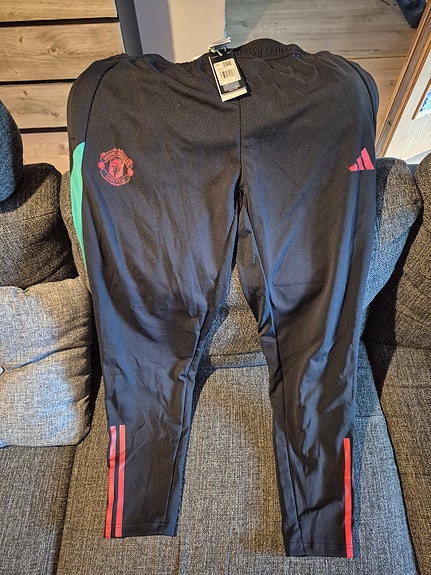 Adidas Manchester United verkkarit koko XL musta