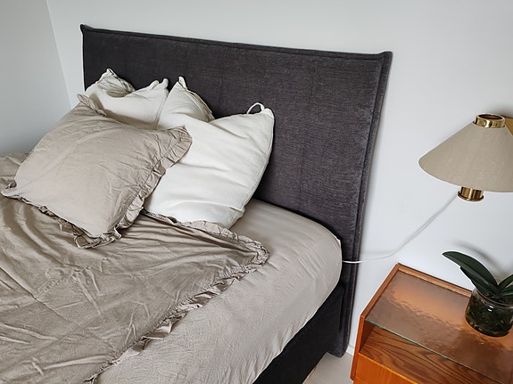 Tummanharmaa Sjöholm sängynpääty 160 cm