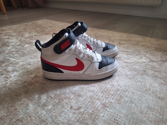 Nike jalkineet 33,5