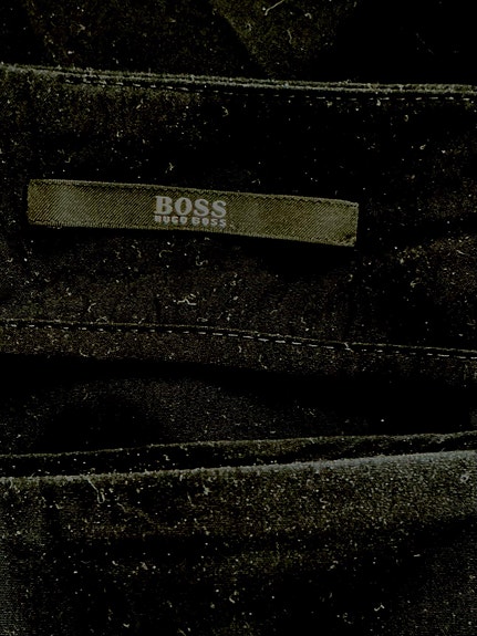 Hugo Boss, musta puolihame