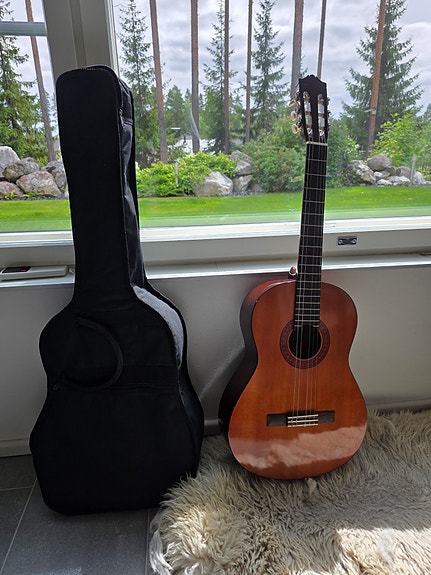 Yamaha C40 akustinen kitara