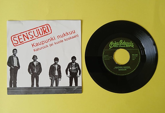 SENSUURI: Kaupunki nukkuu / Katurock (ei kuole koskaan) 7" (Poko Rekords, 1979)
