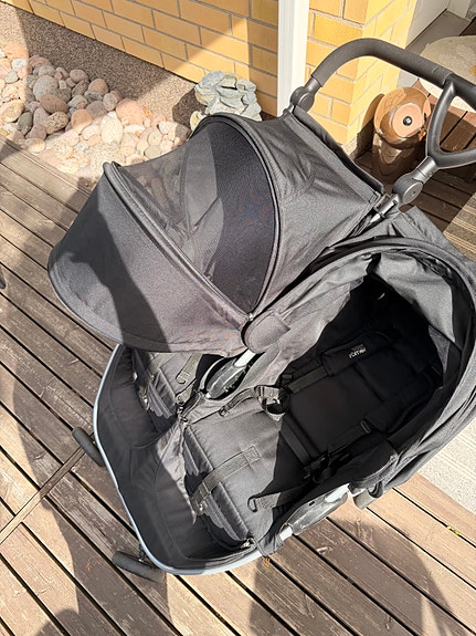 Britax tuplarattaat sadesuojalla, hoitolaukulla ja adaptereilla