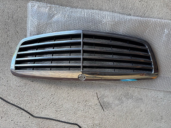 Mercedes-Benz W221 etumaski / etusäleikkö