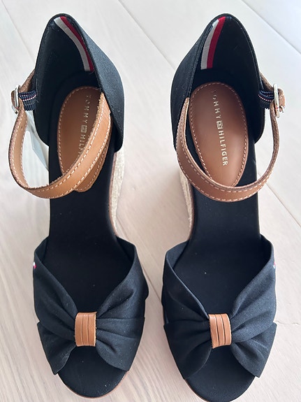 Tommy Hilfiger -sandaalit 39